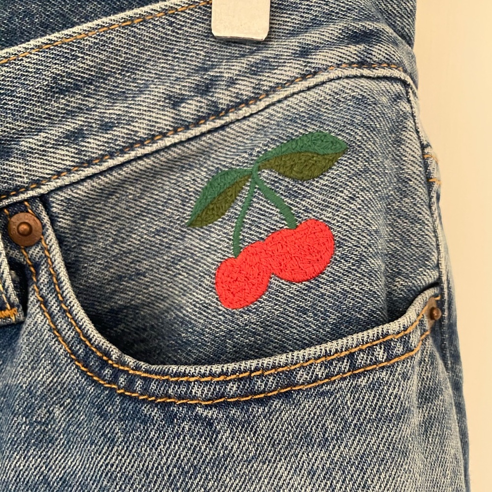 Levi’s 501 button fly with cherry embroidery - Picture 15 of 15